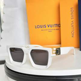 Picture of Louis Vuitton Sunglasses _SKUfw75841780fw